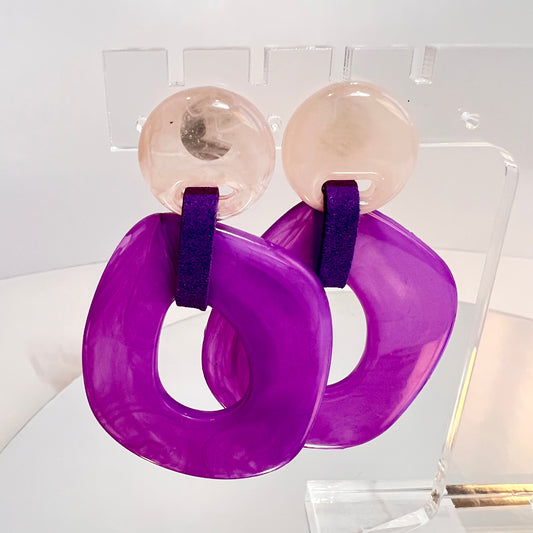 Chic Retro-Minimalist Hollow Dangle Earrings in Purple