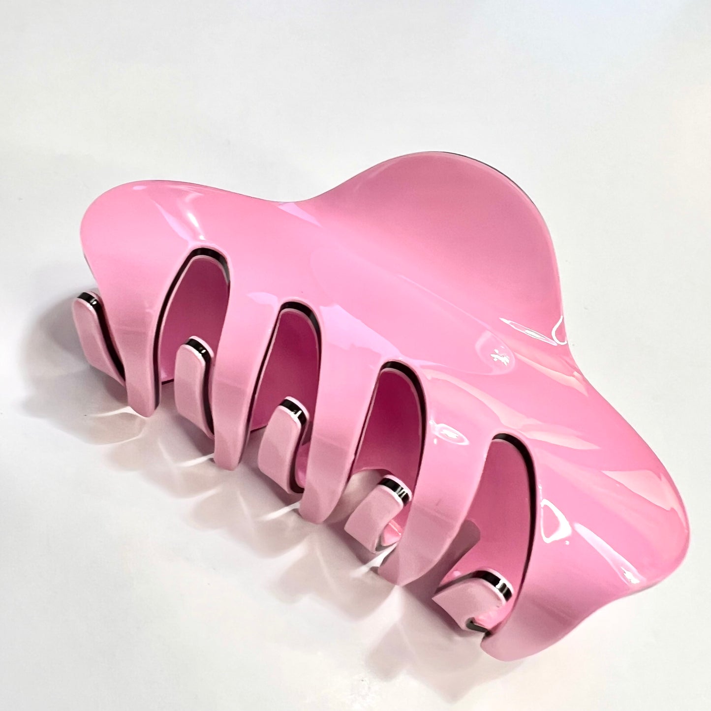 Glamour Grasp: VeroBella's Stunning Large Luxury Hair Claw in Pink.