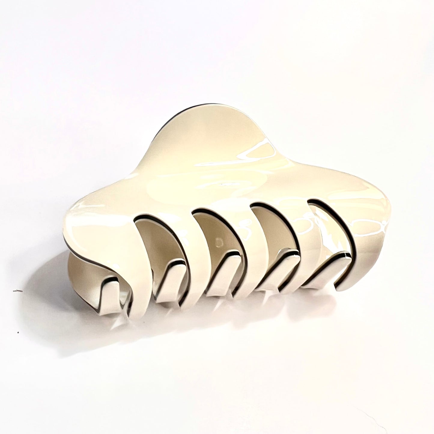 Glamour Grasp: VeroBella's Stunning Large Luxury Hair Claw in Beige