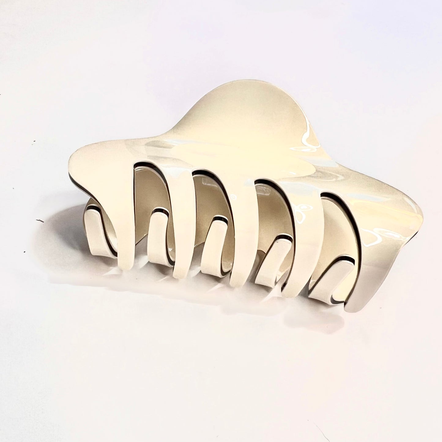 Glamour Grasp: VeroBella's Stunning Large Luxury Hair Claw in Beige