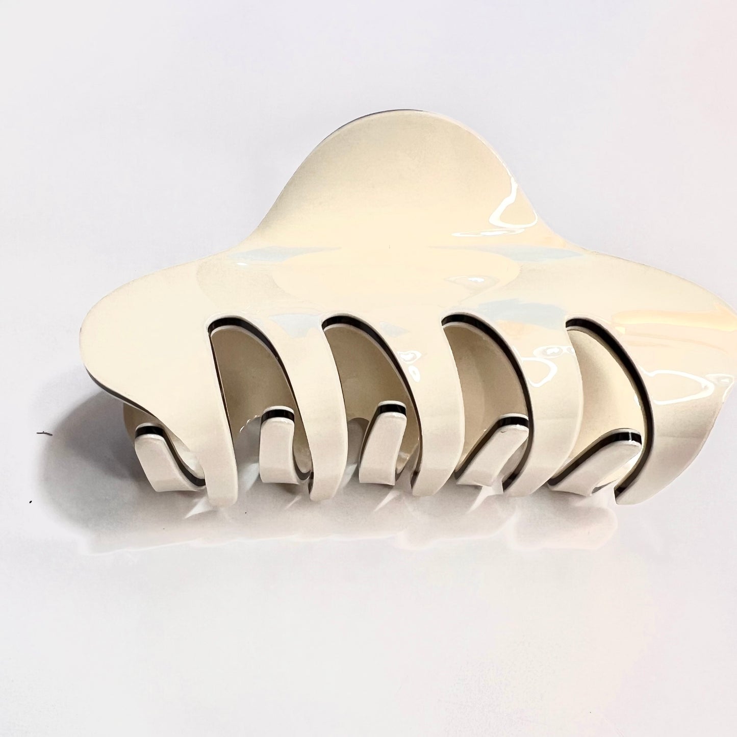 Glamour Grasp: VeroBella's Stunning Large Luxury Hair Claw in Beige