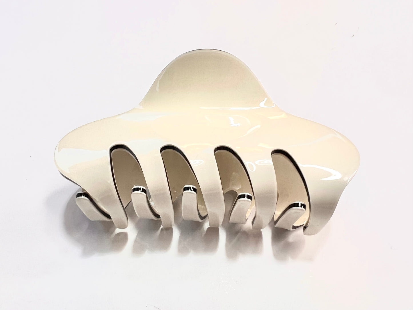 Glamour Grasp: VeroBella's Stunning Large Luxury Hair Claw in Beige